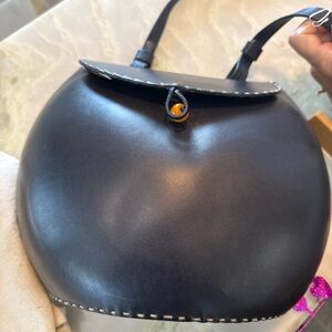 Henry Cuir Black Leather Structured Shoulder Bag – French Artisan Luxury